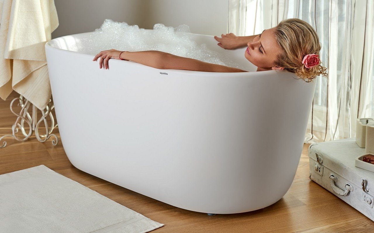 Lullaby-Mini-Wht par Aquatica® – Petite baignoire autoportante en pierre picture № 0